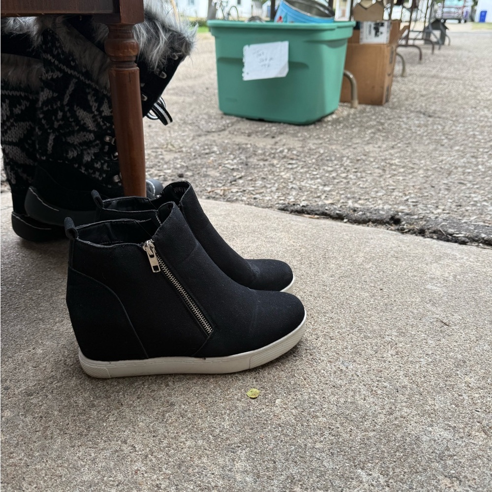 Black Ankle Boots with Side Zipper